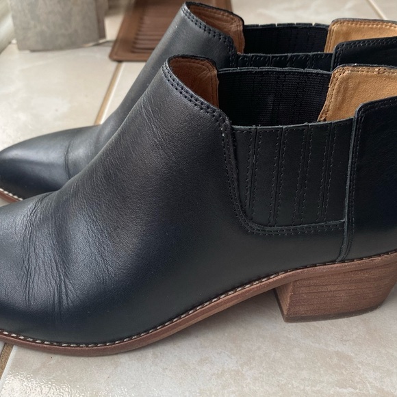 Madewell pointed-toe Chelsea booties - Picture 2 of 4